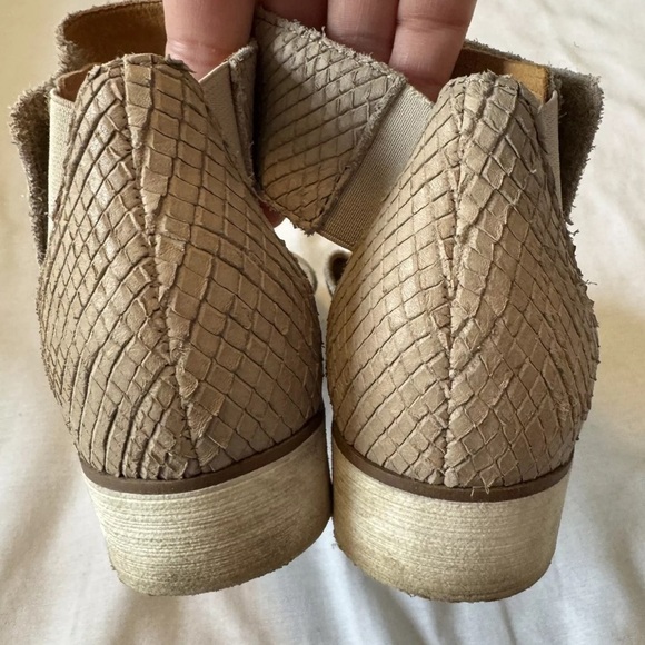 Gabor 9 Snakeskin Look Upper Low Wedge Sandals w/ Adjustable Strap Comfort - Picture 7 of 9